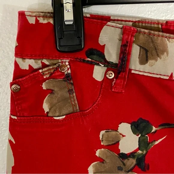 Chico’s Red Floral the Platinum Jegging Size 16P - Picture 4 of 15